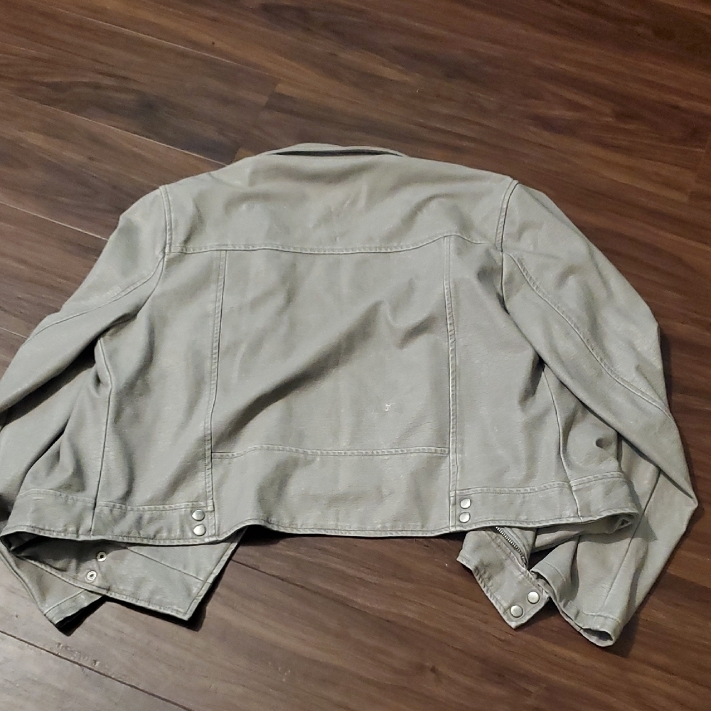 Lysse Light Gray Faux Leather Jacket with Snap Details - Picture 6 of 6